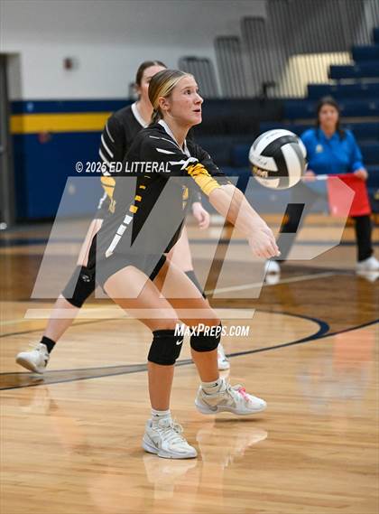 Thumbnail 1 in Lynchburg-Clay vs South Webster (OHSAA DIVISION VI DISTRICT CHAMPIONSHIP) photogallery.