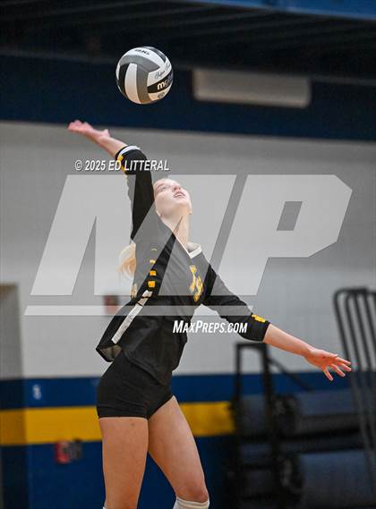 Thumbnail 3 in Lynchburg-Clay vs South Webster (OHSAA DIVISION VI DISTRICT CHAMPIONSHIP) photogallery.