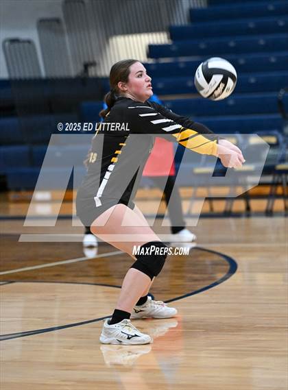 Thumbnail 2 in Lynchburg-Clay vs South Webster (OHSAA DIVISION VI DISTRICT CHAMPIONSHIP) photogallery.