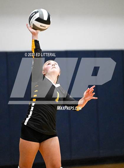 Thumbnail 1 in Lynchburg-Clay vs South Webster (OHSAA DIVISION VI DISTRICT CHAMPIONSHIP) photogallery.