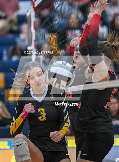 Thumbnail 1 in Lynchburg-Clay vs South Webster (OHSAA DIVISION VI DISTRICT CHAMPIONSHIP) photogallery.