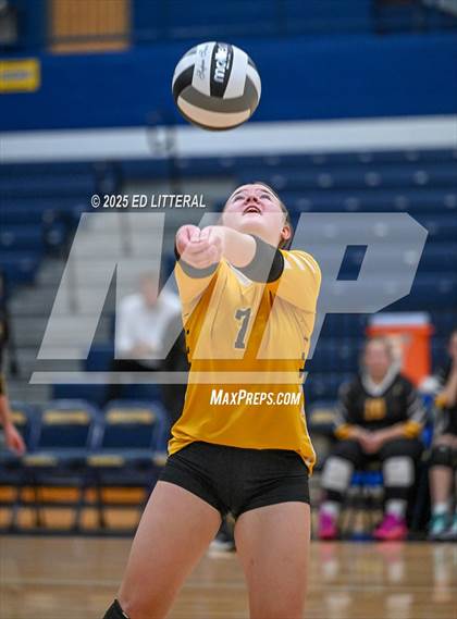 Thumbnail 1 in Lynchburg-Clay vs South Webster (OHSAA DIVISION VI DISTRICT CHAMPIONSHIP) photogallery.