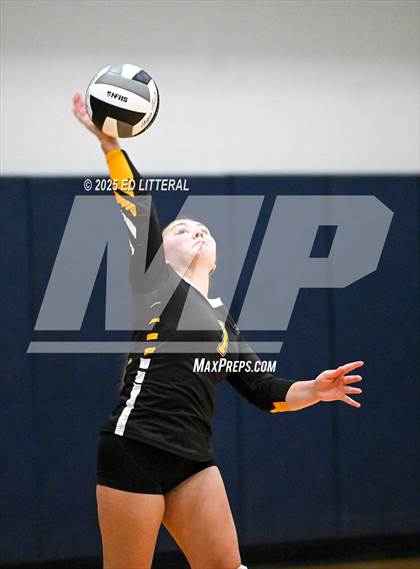 Thumbnail 3 in Lynchburg-Clay vs South Webster (OHSAA DIVISION VI DISTRICT CHAMPIONSHIP) photogallery.