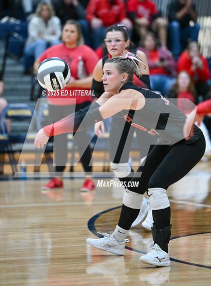 Thumbnail 1 in Lynchburg-Clay vs South Webster (OHSAA DIVISION VI DISTRICT CHAMPIONSHIP) photogallery.
