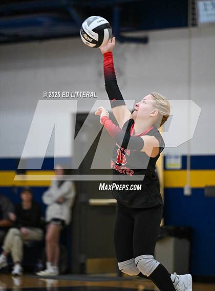 Thumbnail 3 in Lynchburg-Clay vs South Webster (OHSAA DIVISION VI DISTRICT CHAMPIONSHIP) photogallery.