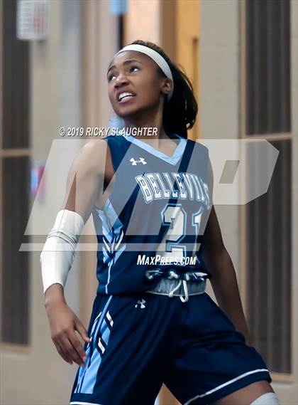 Thumbnail 2 in Belleville East vs. Hazelwood Central photogallery.