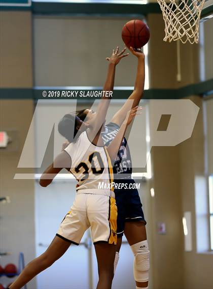 Thumbnail 1 in Belleville East vs. Hazelwood Central photogallery.