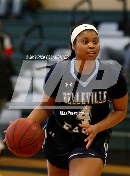Thumbnail 3 in Belleville East vs. Hazelwood Central photogallery.