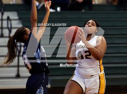 Thumbnail 1 in Belleville East vs. Hazelwood Central photogallery.