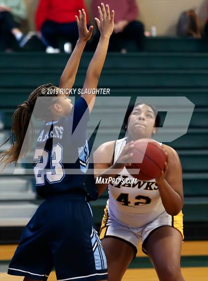 Thumbnail 2 in Belleville East vs. Hazelwood Central photogallery.