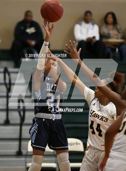 Thumbnail 1 in Belleville East vs. Hazelwood Central photogallery.
