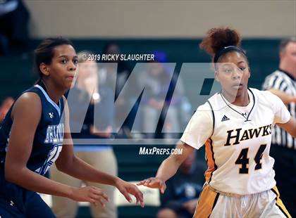 Thumbnail 2 in Belleville East vs. Hazelwood Central photogallery.