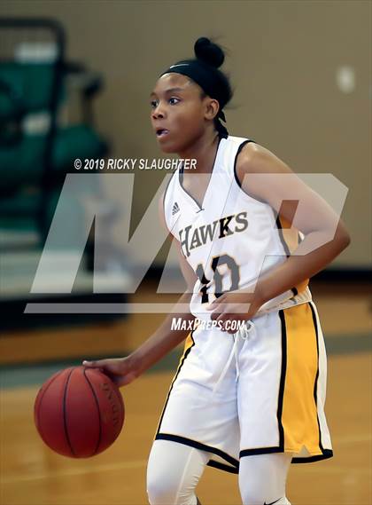Thumbnail 3 in Belleville East vs. Hazelwood Central photogallery.