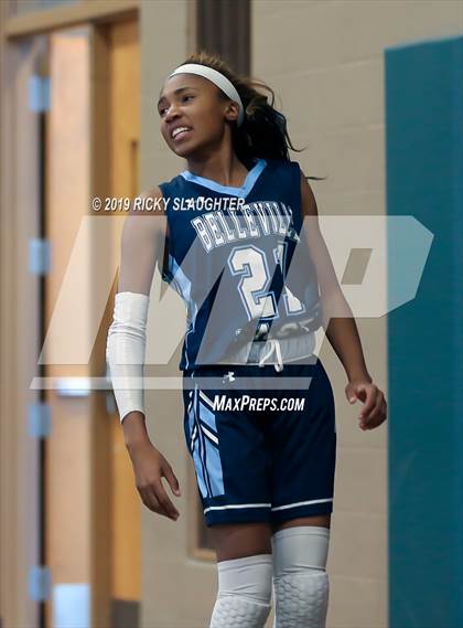 Thumbnail 3 in Belleville East vs. Hazelwood Central photogallery.