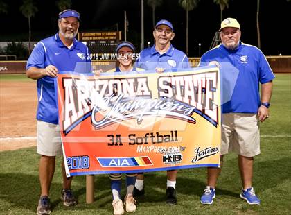 Thumbnail 3 in Sahuarita vs. Winslow (AIA 3A Final Award Photos) photogallery.