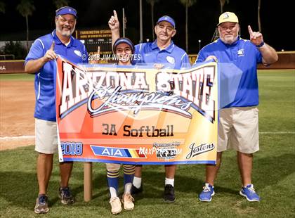 Thumbnail 1 in Sahuarita vs. Winslow (AIA 3A Final Award Photos) photogallery.