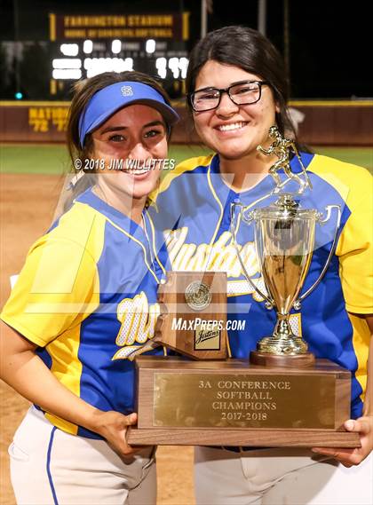 Thumbnail 1 in Sahuarita vs. Winslow (AIA 3A Final Award Photos) photogallery.
