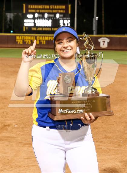 Thumbnail 2 in Sahuarita vs. Winslow (AIA 3A Final Award Photos) photogallery.