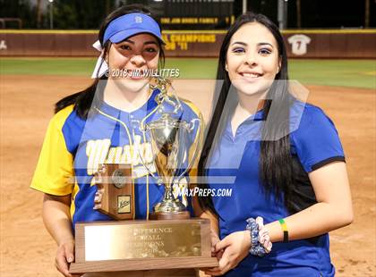 Thumbnail 2 in Sahuarita vs. Winslow (AIA 3A Final Award Photos) photogallery.
