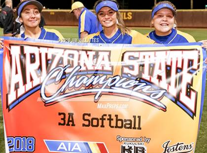 Thumbnail 2 in Sahuarita vs. Winslow (AIA 3A Final Award Photos) photogallery.