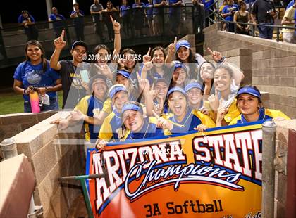 Thumbnail 2 in Sahuarita vs. Winslow (AIA 3A Final Award Photos) photogallery.
