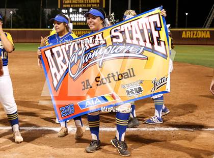 Thumbnail 2 in Sahuarita vs. Winslow (AIA 3A Final Award Photos) photogallery.