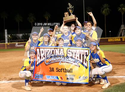 Thumbnail 2 in Sahuarita vs. Winslow (AIA 3A Final Award Photos) photogallery.