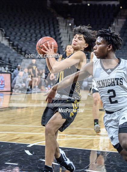 Thumbnail 3 in Steele vs Brennan (Spurs High School Showcase) photogallery.