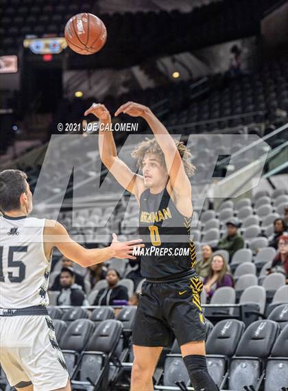Thumbnail 1 in Steele vs Brennan (Spurs High School Showcase) photogallery.