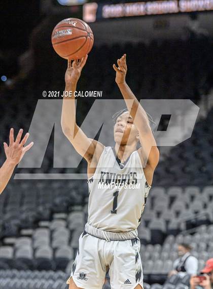 Thumbnail 3 in Steele vs Brennan (Spurs High School Showcase) photogallery.