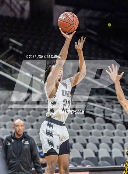 Thumbnail 1 in Steele vs Brennan (Spurs High School Showcase) photogallery.