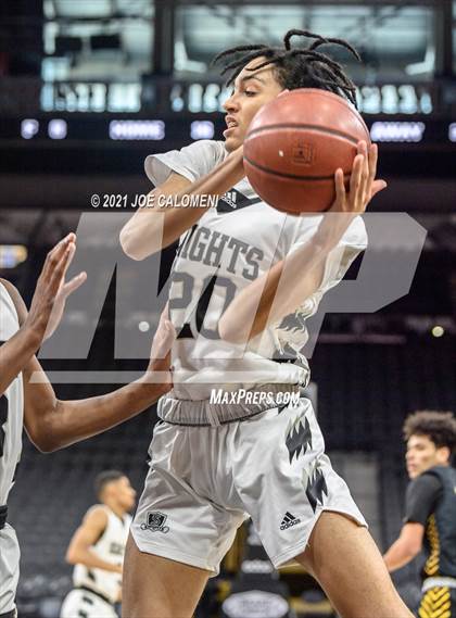 Thumbnail 1 in Steele vs Brennan (Spurs High School Showcase) photogallery.