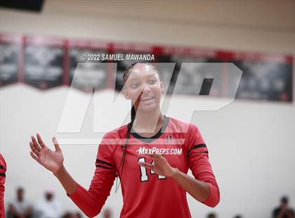 Thumbnail 1 in Village Christian @ Harvard-Westlake photogallery.