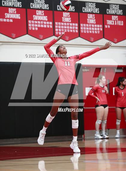 Thumbnail 2 in Village Christian @ Harvard-Westlake photogallery.