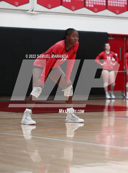 Thumbnail 2 in Village Christian @ Harvard-Westlake photogallery.
