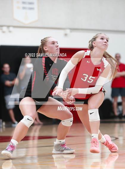 Thumbnail 1 in Village Christian @ Harvard-Westlake photogallery.