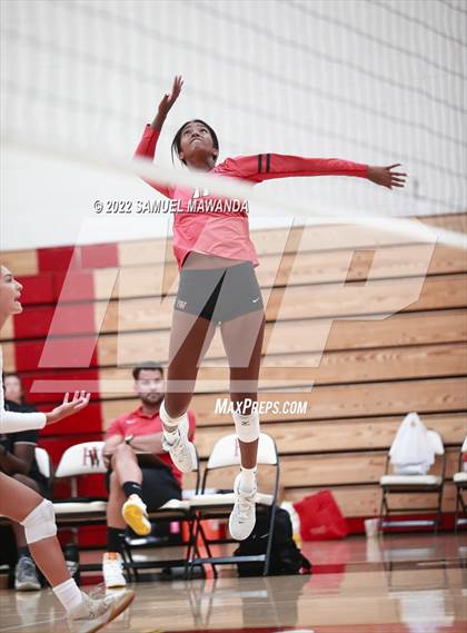 Thumbnail 1 in Village Christian @ Harvard-Westlake photogallery.