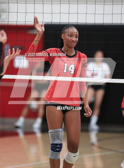 Thumbnail 2 in Village Christian @ Harvard-Westlake photogallery.