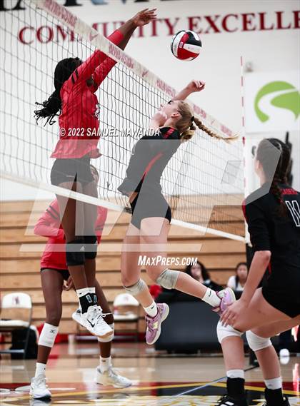 Thumbnail 1 in Village Christian @ Harvard-Westlake photogallery.