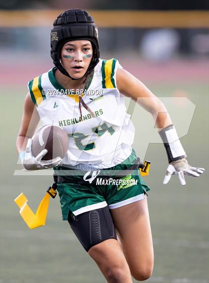 Thumbnail 3 in Royal @ Simi Valley photogallery.