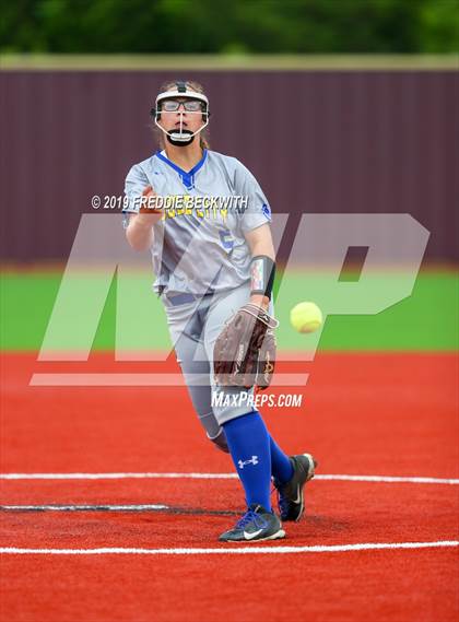 Thumbnail 1 in Dodd City vs. Ector (UIL 1A Regional Semifinal) photogallery.