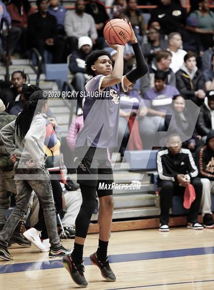 Thumbnail 2 in East St. Louis vs. Christian Brothers (King Classic in the City of Champions) photogallery.