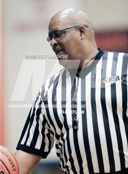 Thumbnail 2 in East St. Louis vs. Christian Brothers (King Classic in the City of Champions) photogallery.