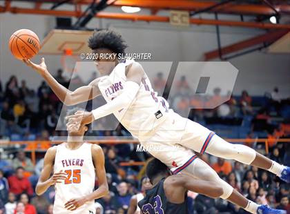 Thumbnail 2 in East St. Louis vs. Christian Brothers (King Classic in the City of Champions) photogallery.