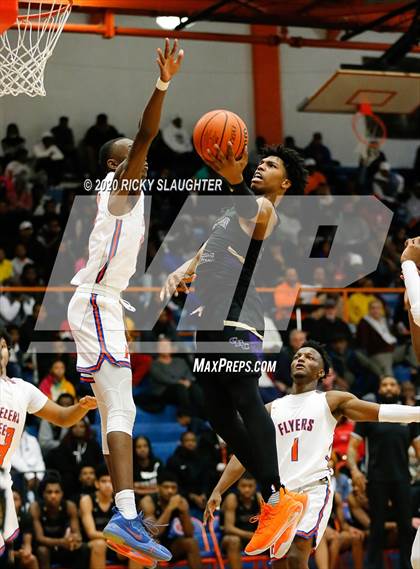 Thumbnail 1 in East St. Louis vs. Christian Brothers (King Classic in the City of Champions) photogallery.