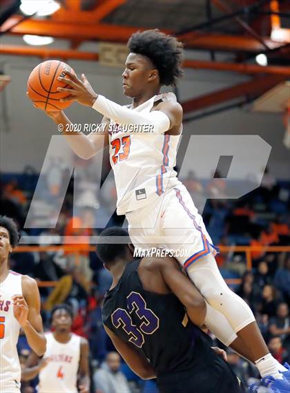 Thumbnail 3 in East St. Louis vs. Christian Brothers (King Classic in the City of Champions) photogallery.