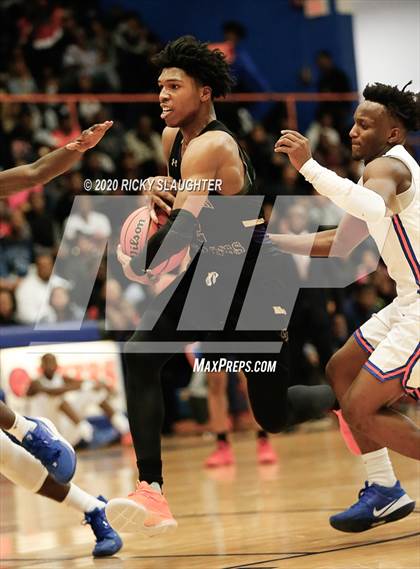 Thumbnail 2 in East St. Louis vs. Christian Brothers (King Classic in the City of Champions) photogallery.