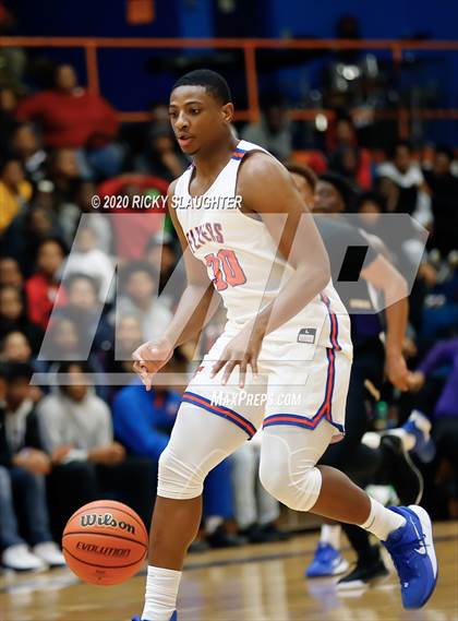 Thumbnail 2 in East St. Louis vs. Christian Brothers (King Classic in the City of Champions) photogallery.