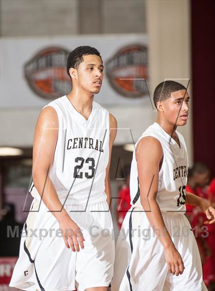 Thumbnail 1 in Springfield Central vs. Manchester (Spalding Hoophall Classic) photogallery.