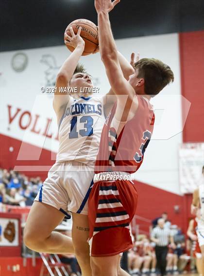 Thumbnail 2 in St. Henry vs Covington Catholic (ninth region) photogallery.